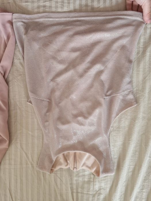 Продават се заедно