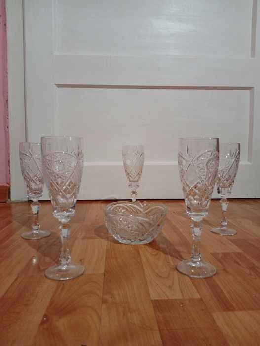 Vând set pahare cristal!