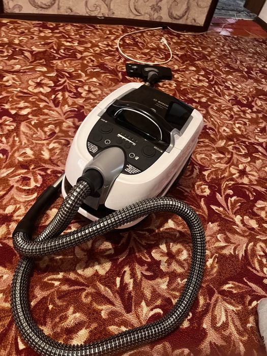 Пылесос рабочий.