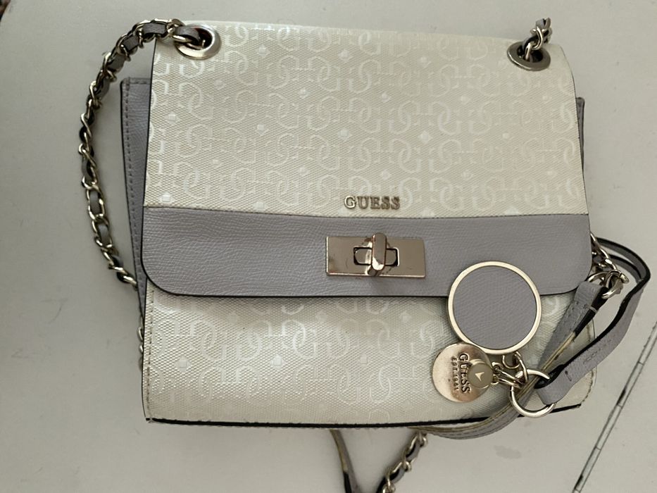 Дамска чанта Guess
