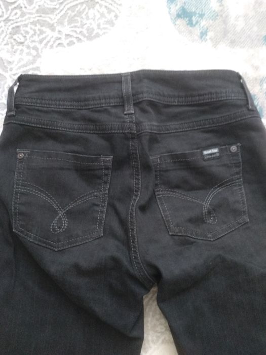 Продам женские джинсы