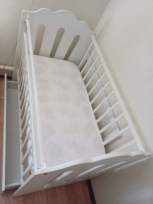 Продам детскую кроватку