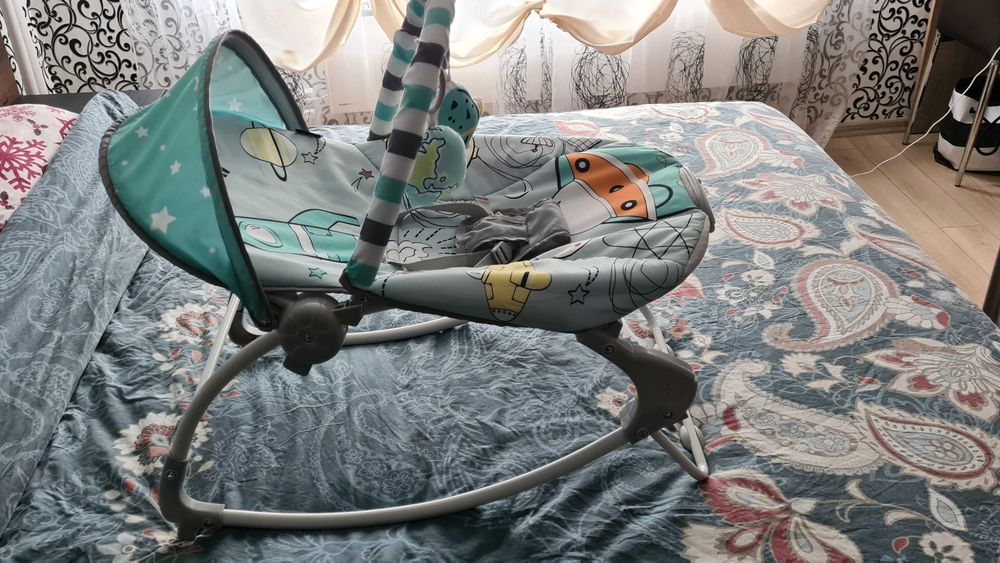 Бебешки шезлонг с музикален дисплей