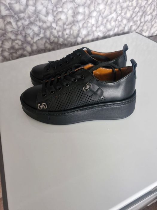 Продам обувь новую