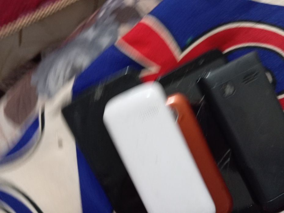 Продаю телефоны на ремонт