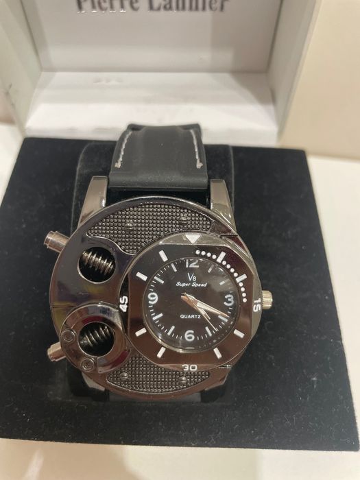 Часовник спортно елегантен