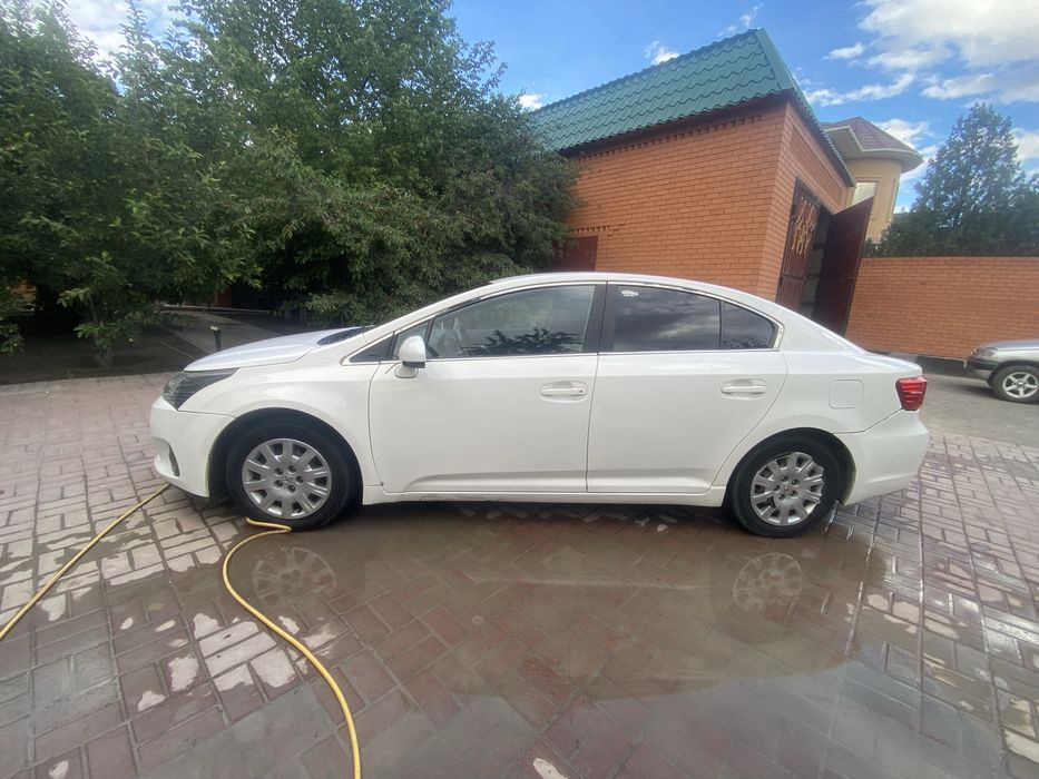 Toyota avensis 2015