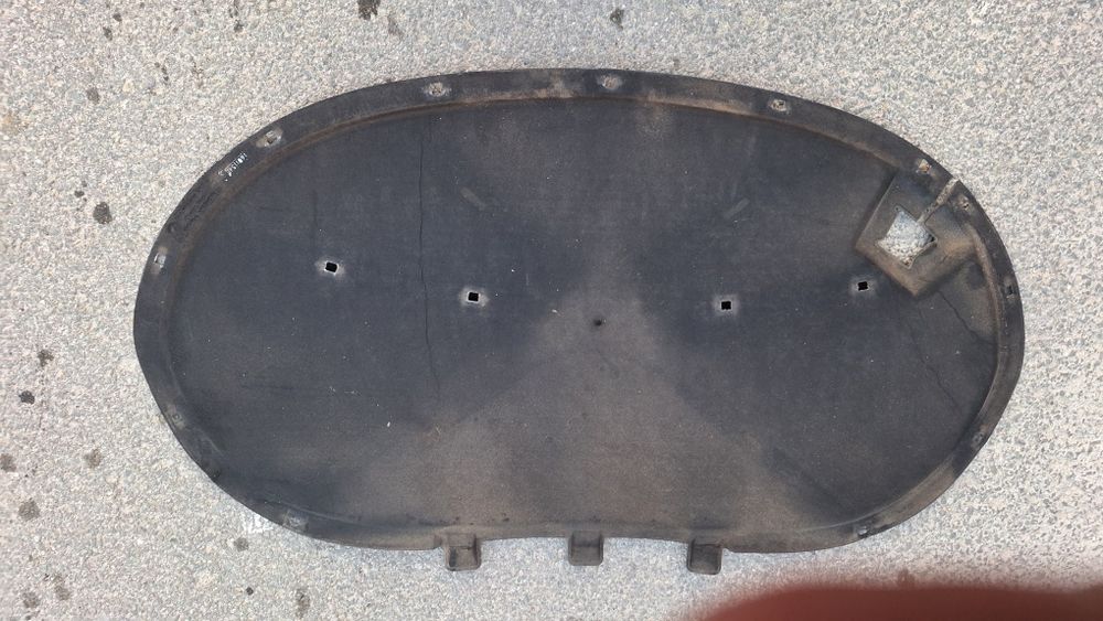 Предпазна кора на преден капак за vw  passat b7