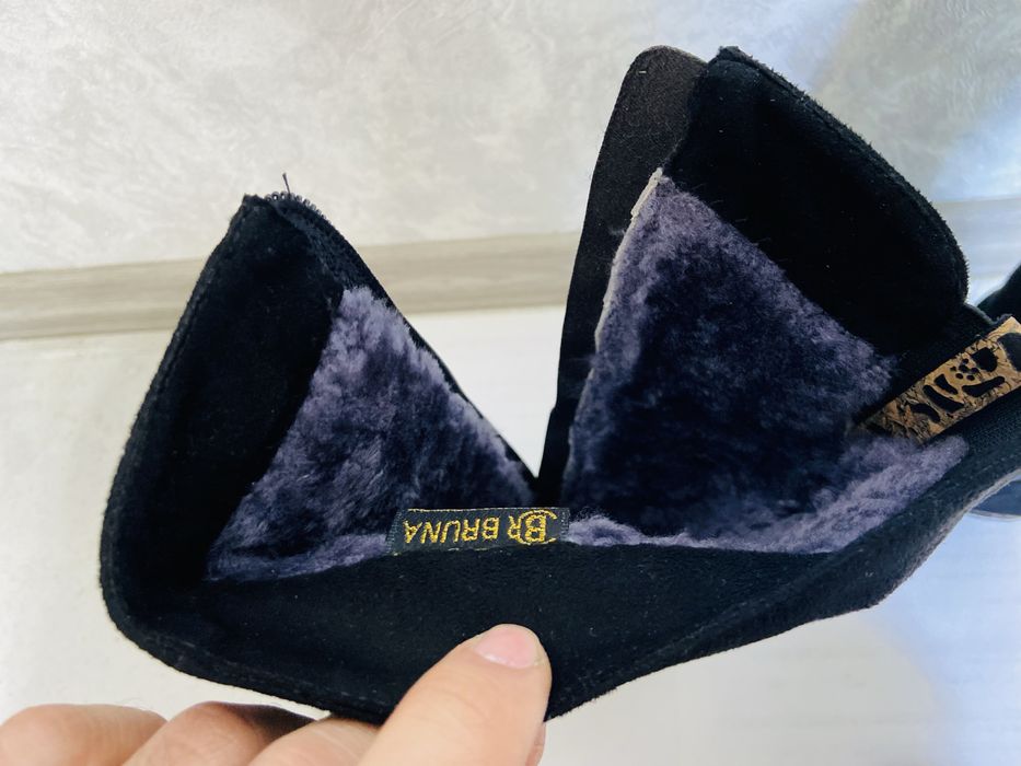 Продаются замшевые сапоги