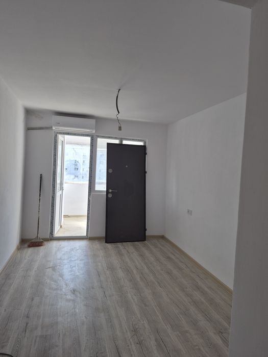 Apartament renovat de vânzare
