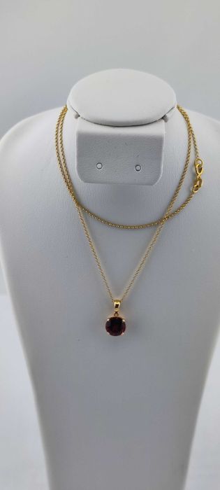 Lant aur cu medalion cu piatra garnet