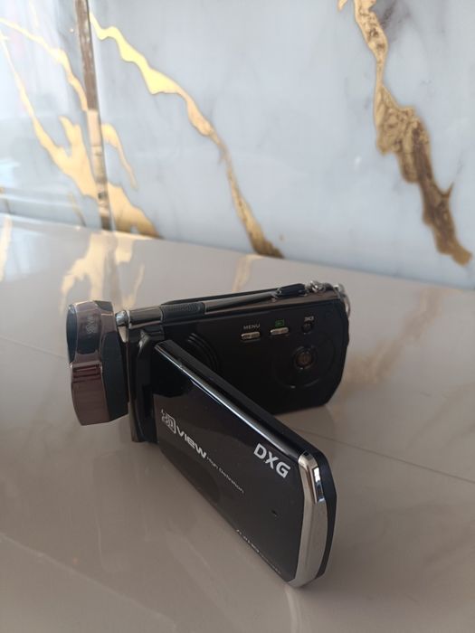 Продам видеокамеру DXG View 3D