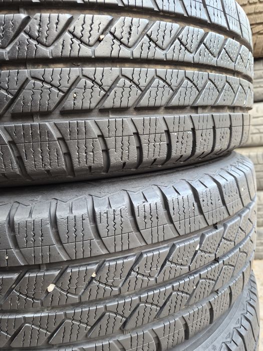 4бр. 215 65 16С Goodyear всесезонни.