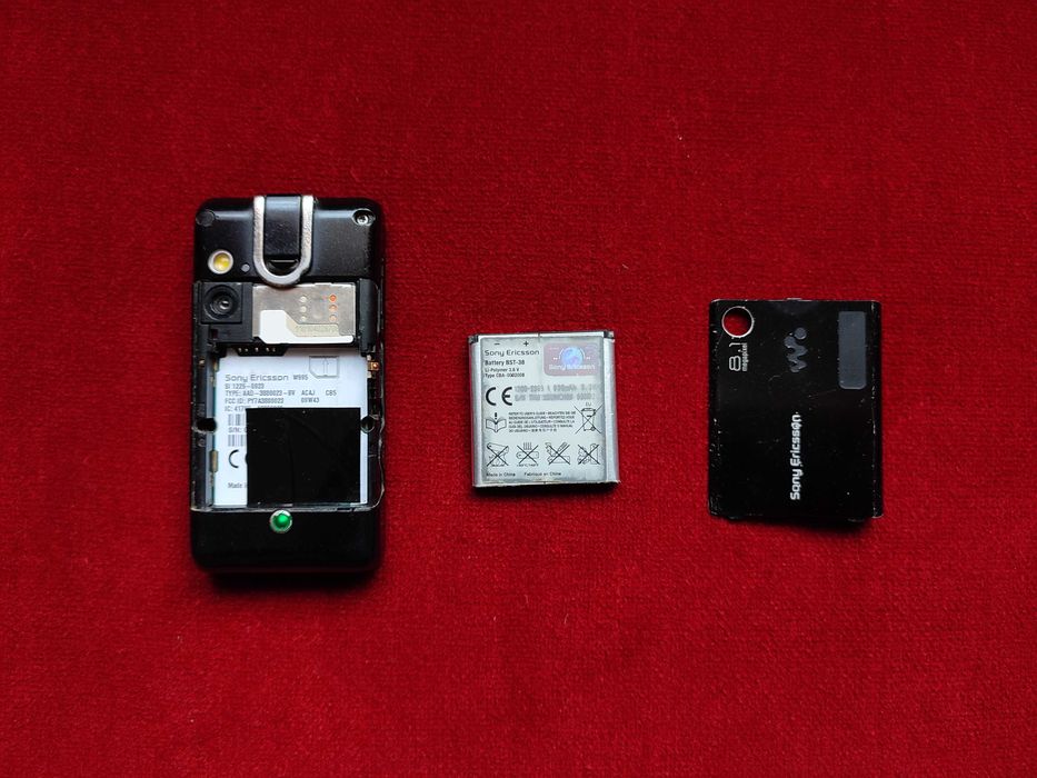 Sony Ericsson w995 (REZERVAT)