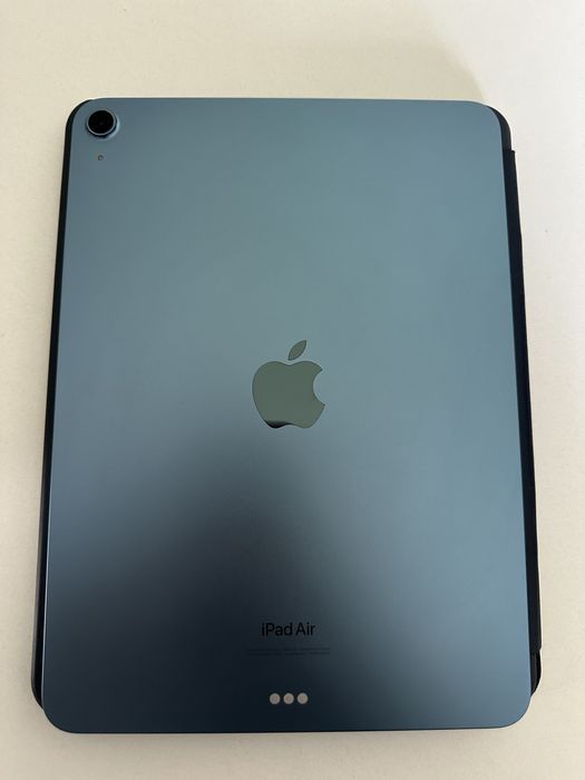 Продам iPad air 5