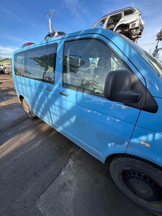 Dezmembram Volkswagen T5 2006 2.5tdi AXD Manual 6 trepte