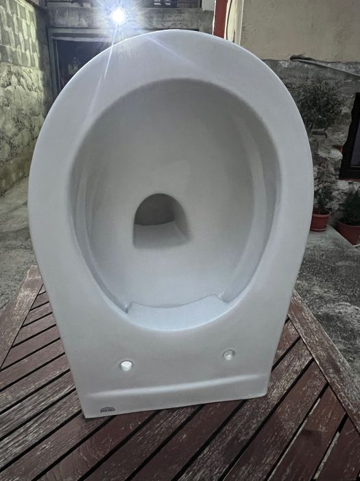 GROHE тоалетна чиния чисто нова с лек фабричен дефект на ъгълчето