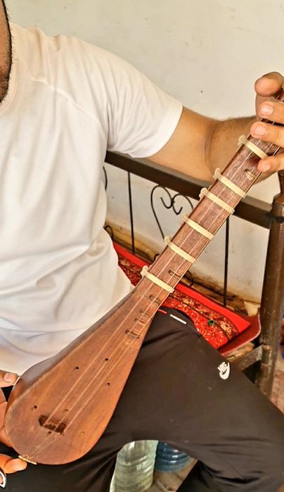 Эски танбур сотилади