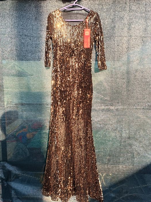 Вечернее женское платье