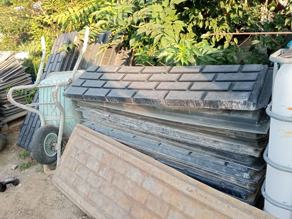 Vând matrite gard abs