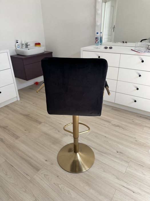 Scaun si masuta salon