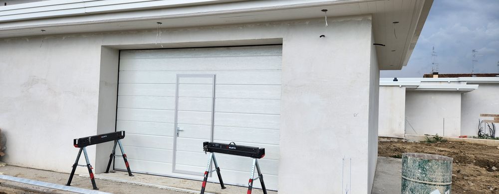 Usa secționala/ usi tip rulou/ usi de garaj/ porți industriale/ usa