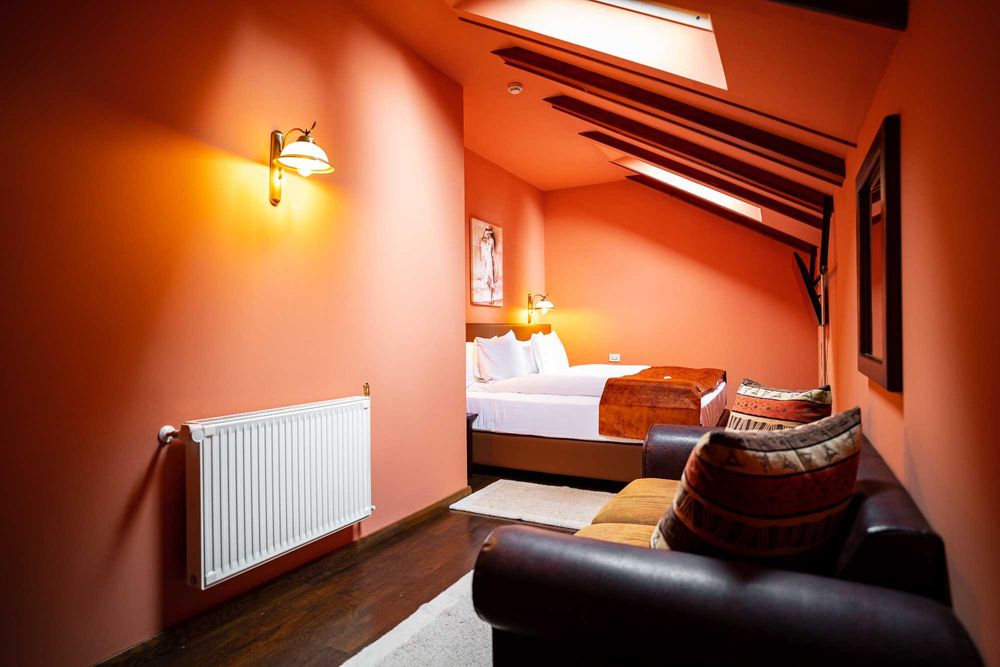 Vand mobilier camere hotel