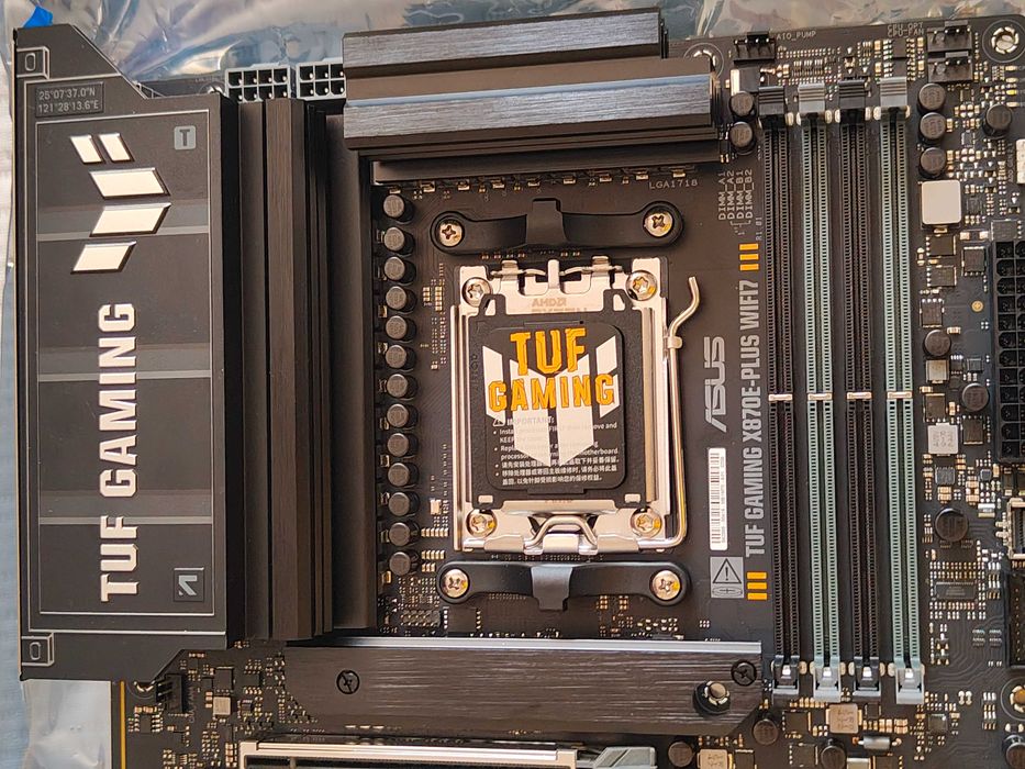Placa de baza ASUS TUF GAMING X870E-PLUS WIFI7, Socket AM5