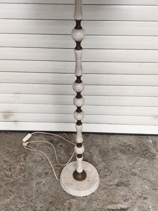 Мраморна лампа височина 147 см