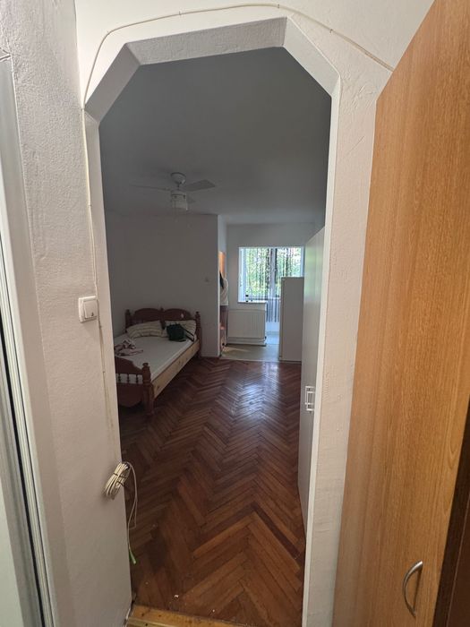 Închiriez apartament cu o cameră