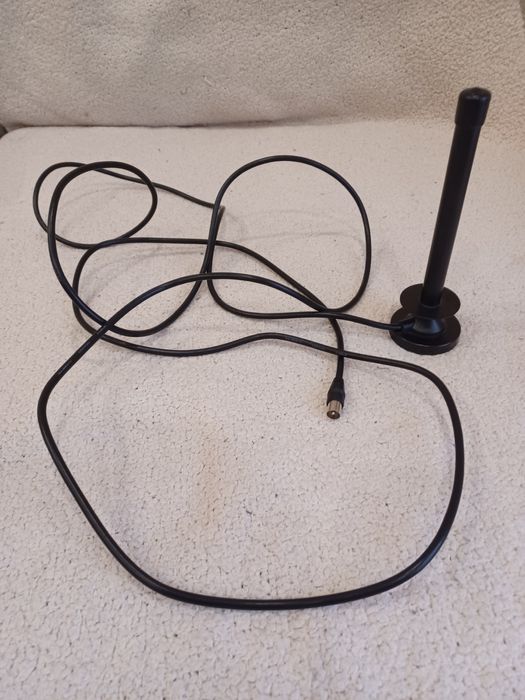 Антена за цифрова телевизия

Честотен обхват: 470-860 MHz, 

Усилване: