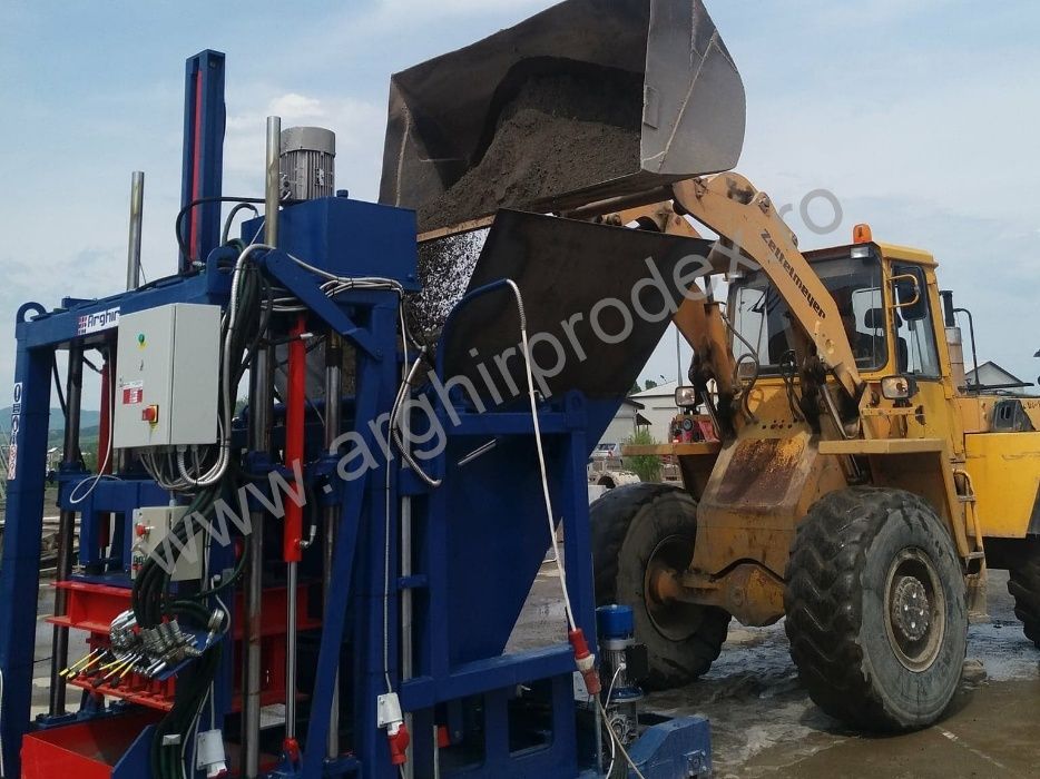Presa/ Masina/ vibropresa mobila boltari rigole Forte Maximus