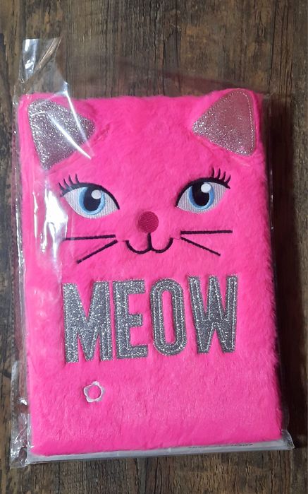 Jurnal fete pisică roz