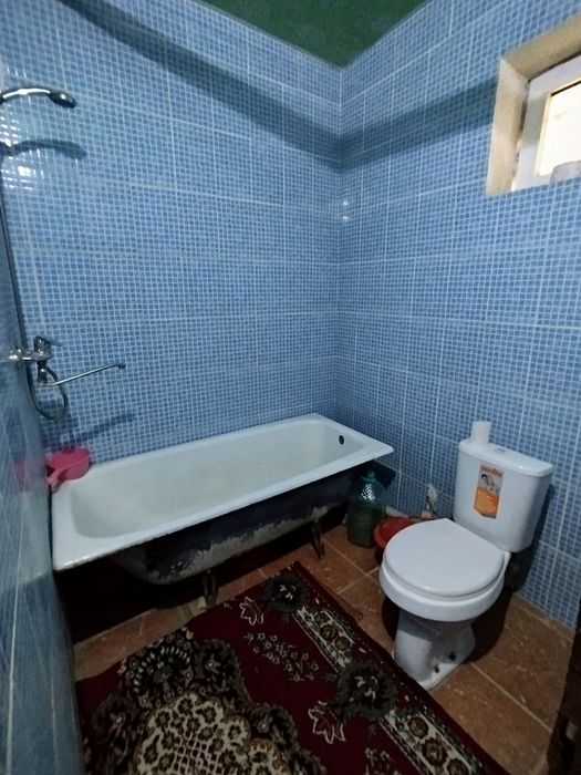 Жондор шокиров лицейини олдида 1-этажда жойлашган 3-хоналик уй