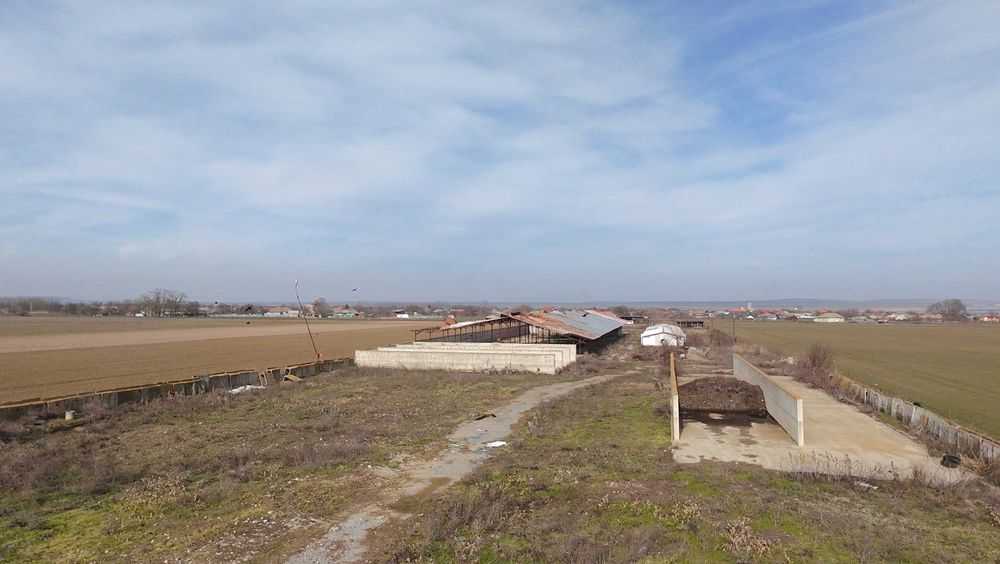 VAND sau INCHIRIEZ  FERMA in Salcioara, judet Tulcea