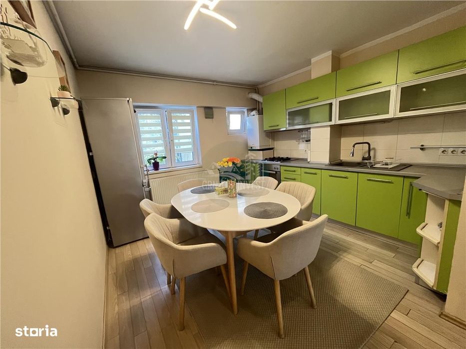 Apartament 3 camere decomandat 2 bai si balcon Bld Milea - More