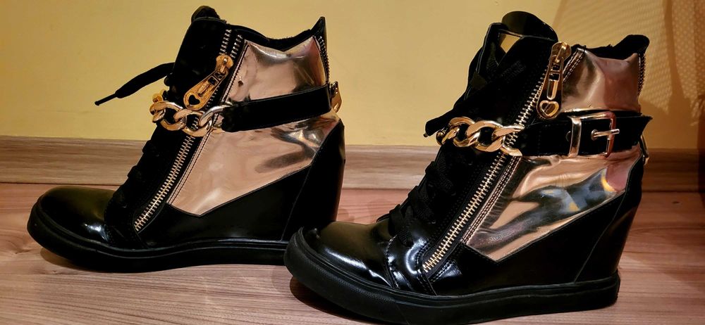 Кецове в черно и златно