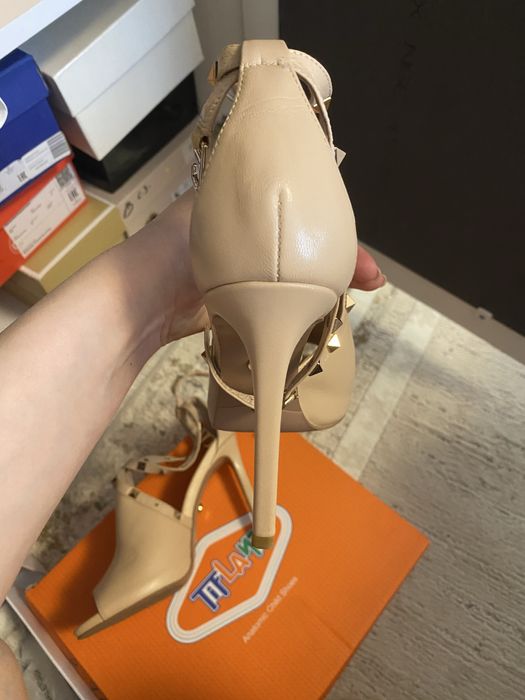 Продам босоножки