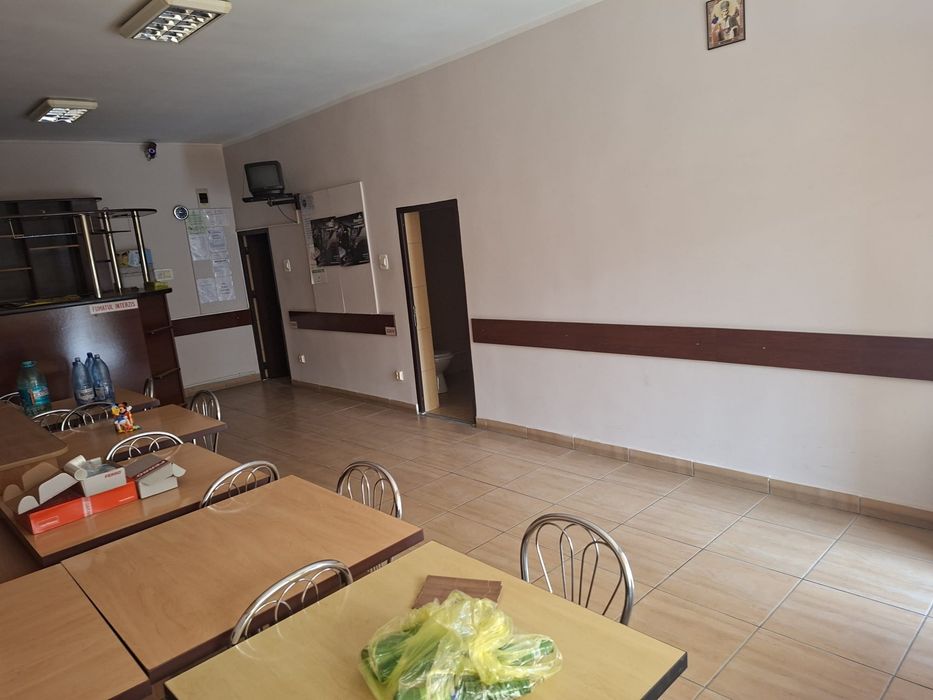 Imobil cu teren și clădire, ideal pentru casă sau afacere