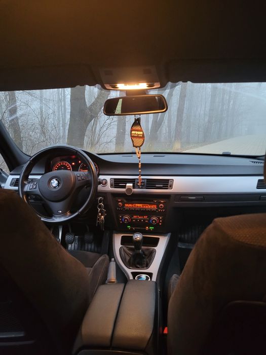 Vând BMW e 90  an 2010