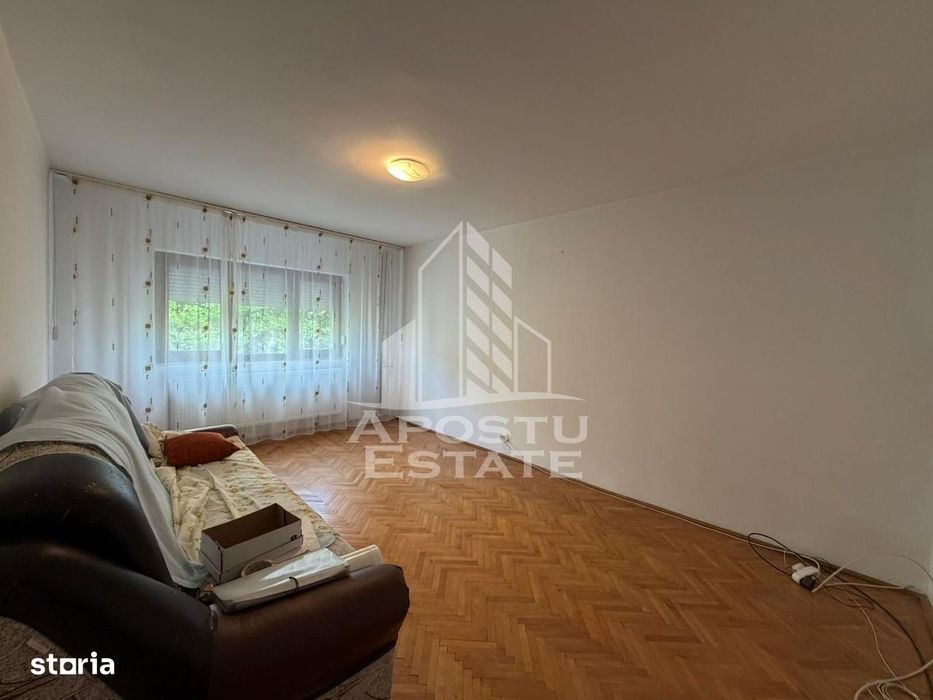 Apartament cu 3 camere, decomandat, zona Soarelui, Timisoara — fotografia 1