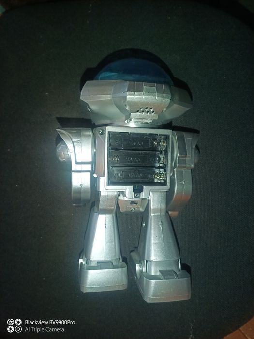 Jucarie robot cu baterii mare functional