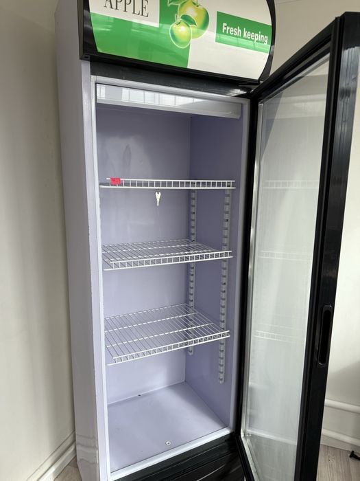 Холодильник стеклянный