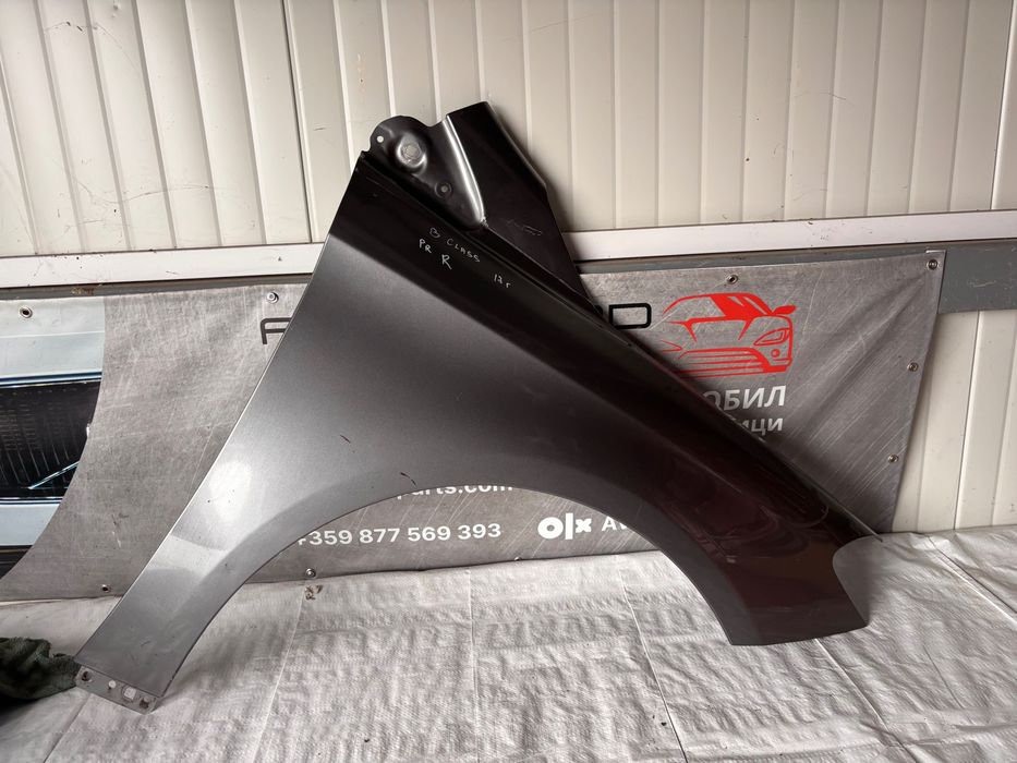 Преден десен калник • Mercedes B-Class (2014–2019)