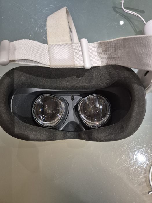 META VR очила . Очила за виртуална реалност