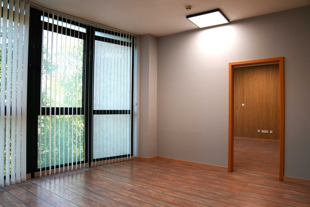 Дава се под наем Офис в София, Лозенец - 70 кв.м за 1130.67 € - Снимка #2
