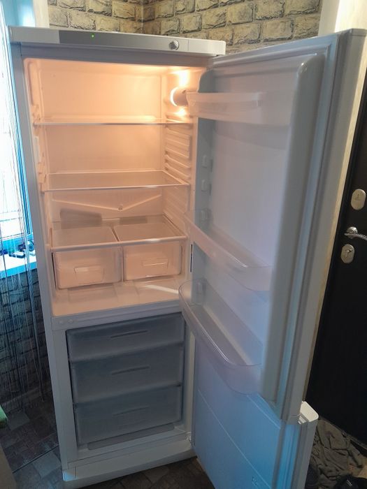 Продам холодильник б/у 46000