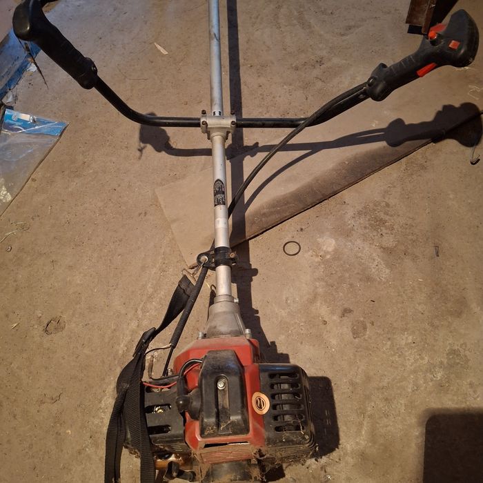 Триммер косить траву