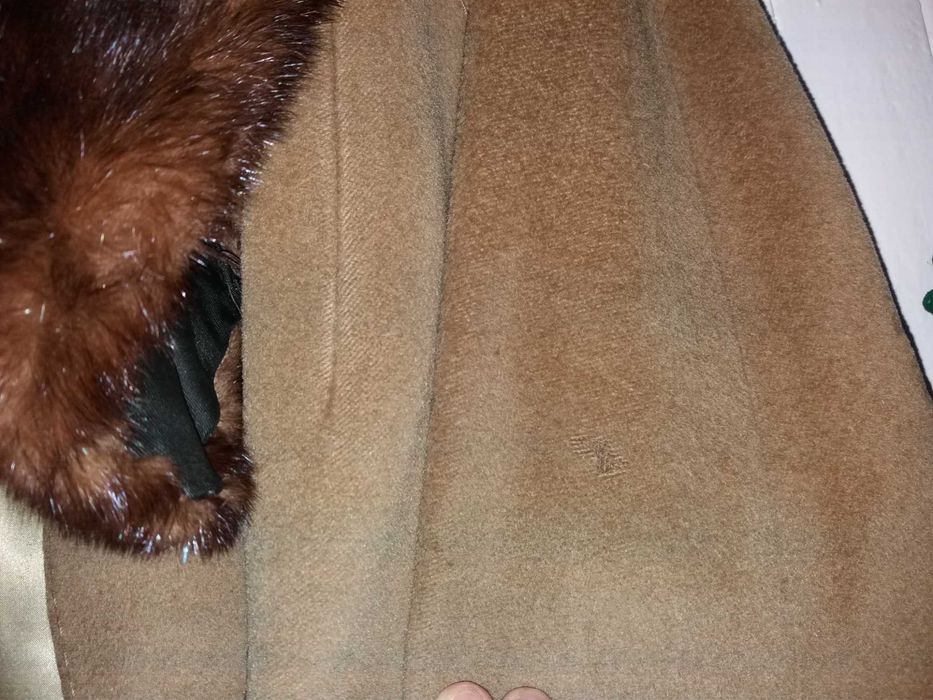 Haină lungă, cu guler de blană (nurcă)