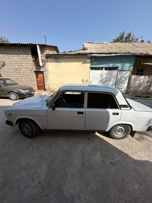 Ваз 2107 яхши холатда иши йук